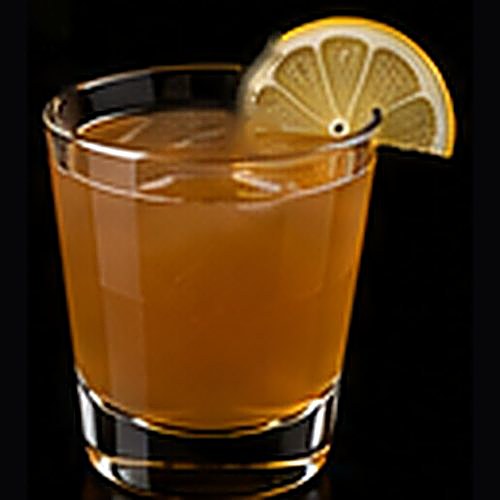 Arnold Palmer booze-free classic on a dark bar background